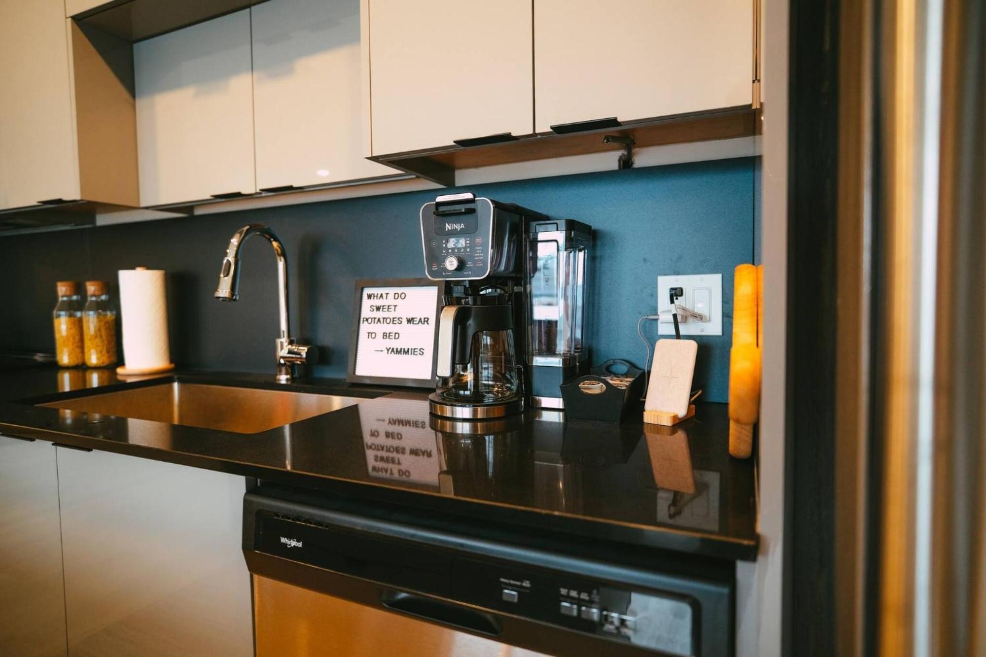 Chic Cozy Retreat - 2Br - Stunning North End Views Apartment Halifax Exterior photo